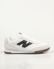 ZAPATILLAS NEW BALANCE URC42 en color Blanco