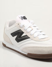 ZAPATILLAS NEW BALANCE URC42 en color Blanco