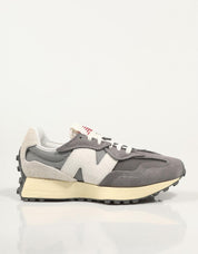 ZAPATILLAS NEW BALANCE U327 en color Negro