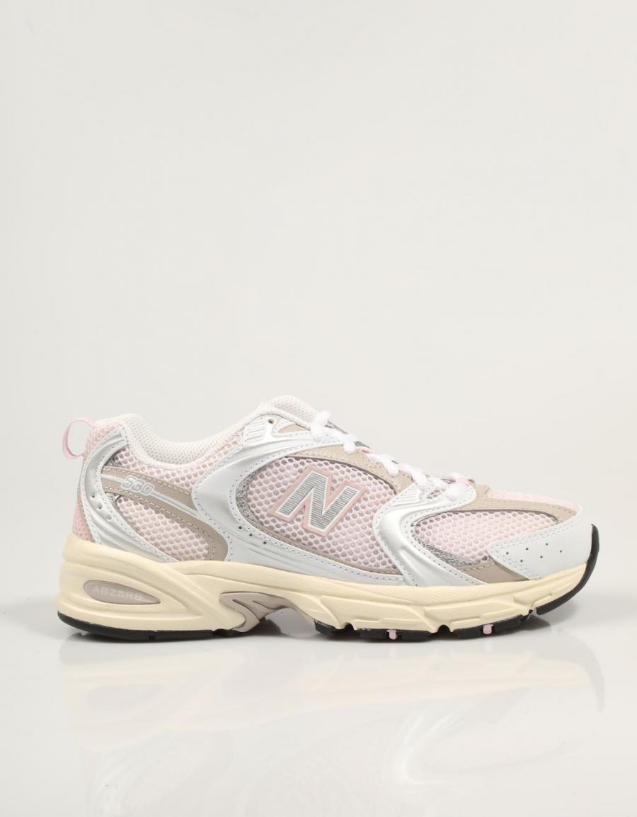 ZAPATILLAS NEW BALANCE MR530 en color Beige