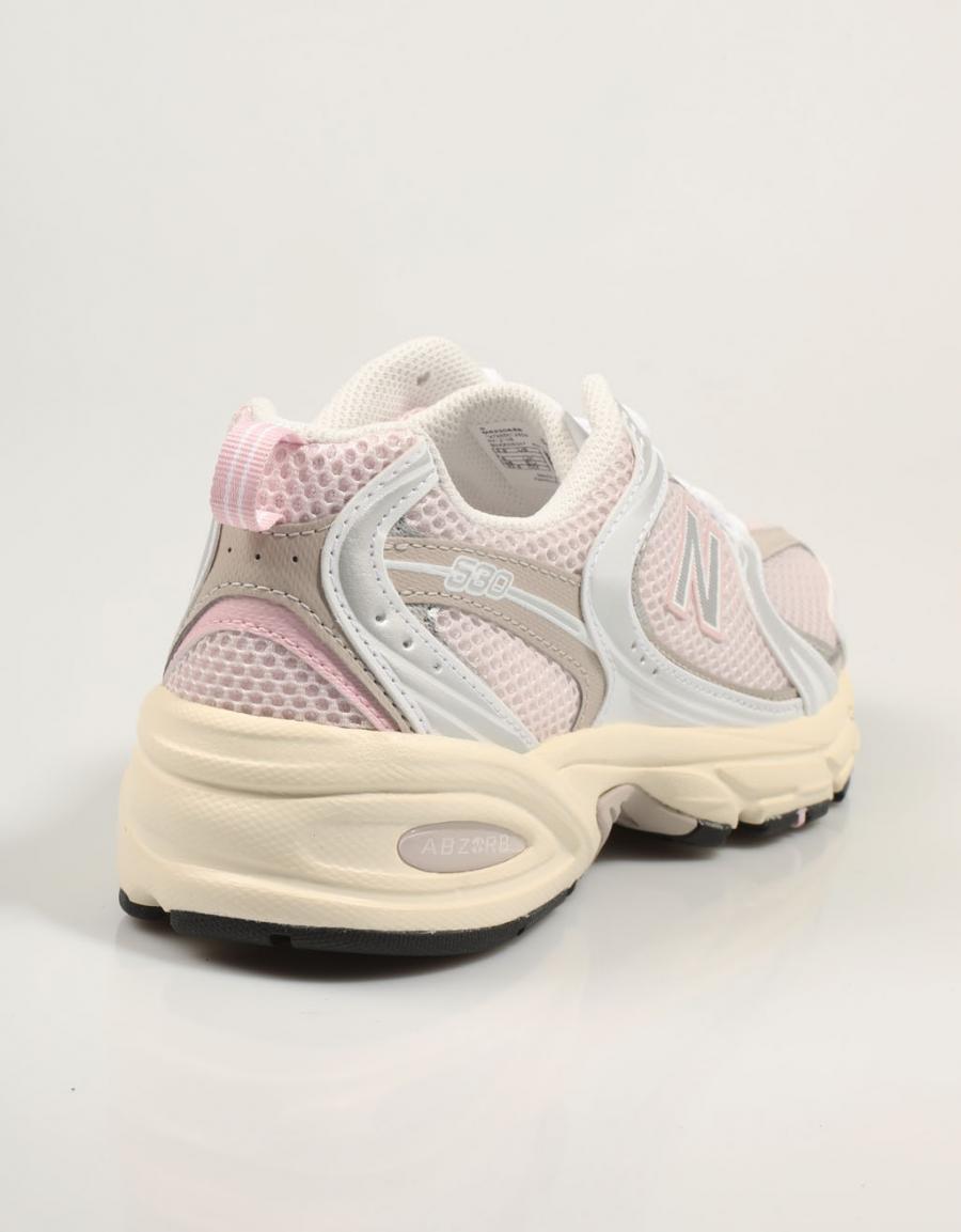 ZAPATILLAS NEW BALANCE MR530 en color Beige