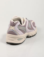 ZAPATILLAS NEW BALANCE MR530 en color Rosa