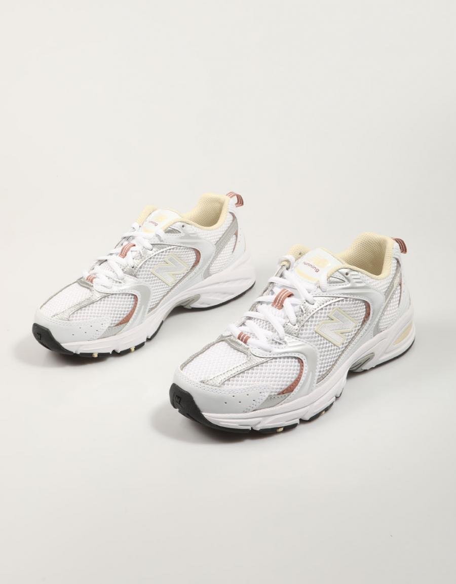 Baskets NEW BALANCE MR530 en blanc