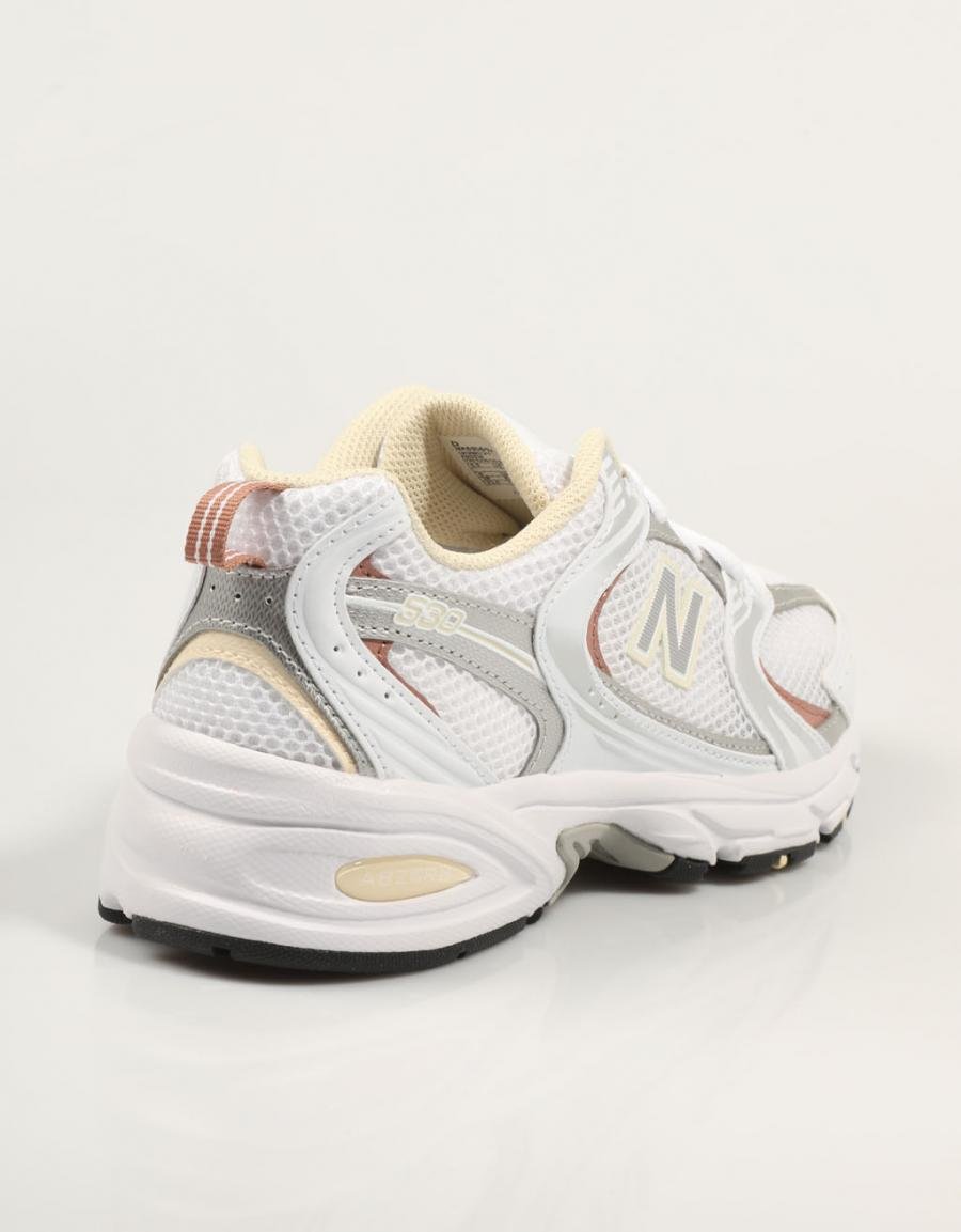 Sneakers NEW BALANCE MR530 in white