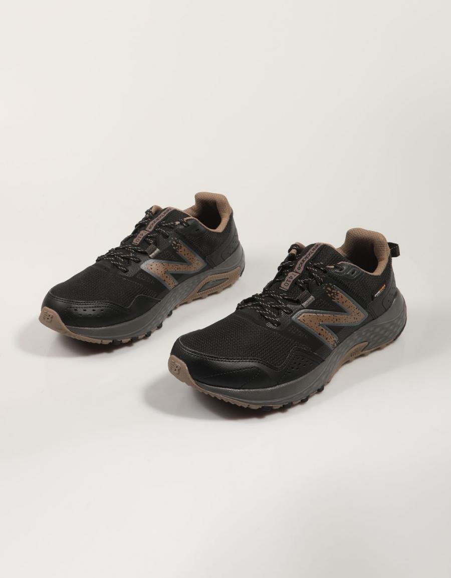 Tênis NEW BALANCE MT4100 em cor preta