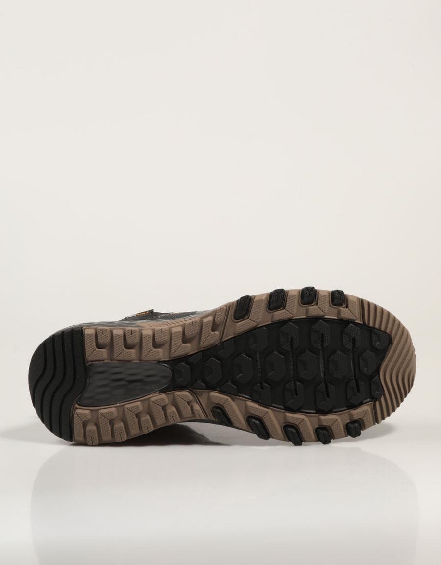 Tênis NEW BALANCE MT4100 em cor preta