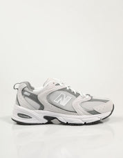 ZAPATILLAS NEW BALANCE MR 530 en color Beige