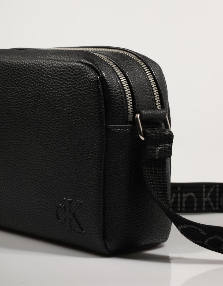Bolso Calvin Klein Ultraleichter DBLZIP CAMERABAG21 PU EN Color Negro