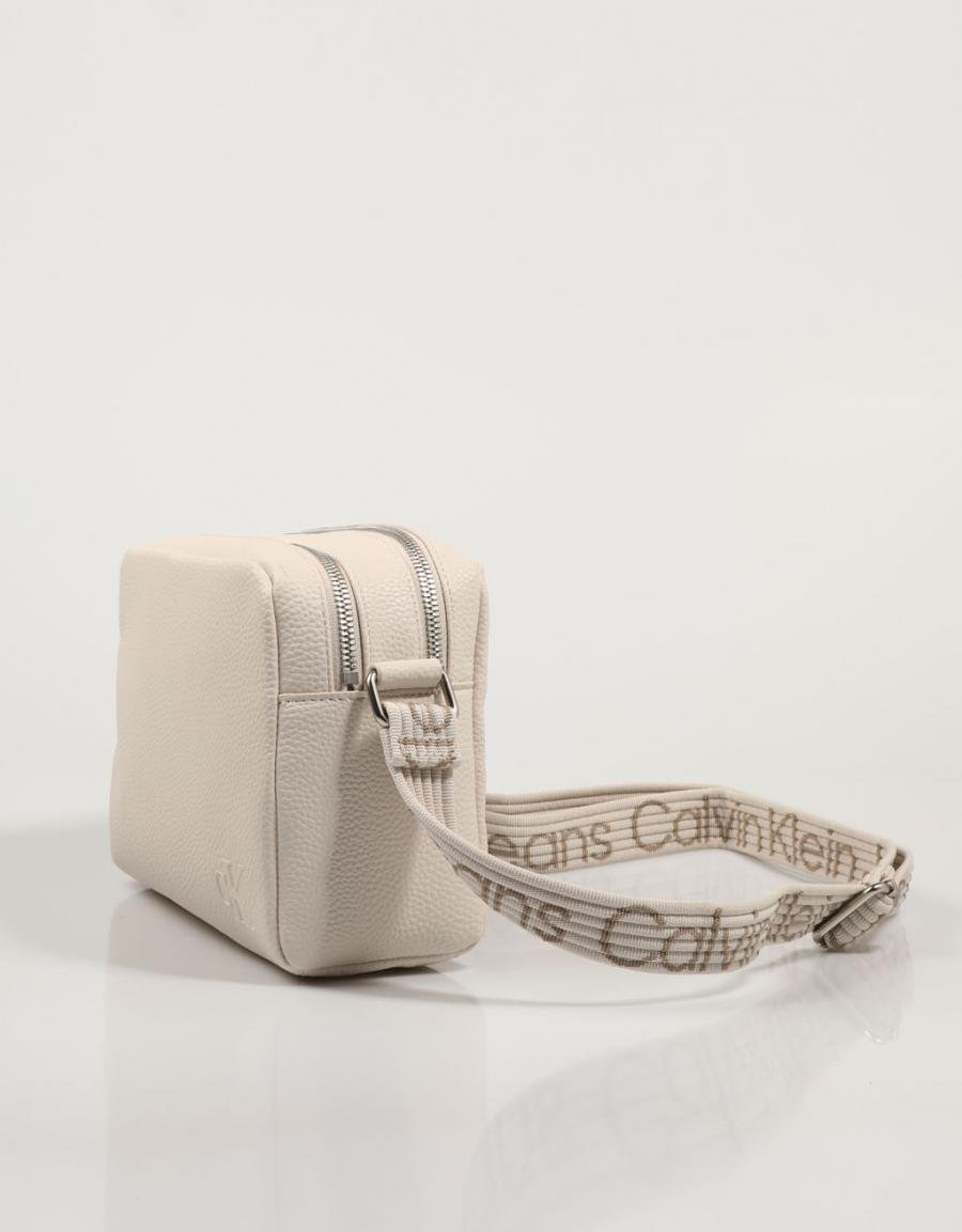 Bolso calvin klein ultralight dblzip camerabag21 pu en couleur beige