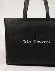 Bolso Calvin Klein sculpté Slim Tote34 mono en couleur nègre