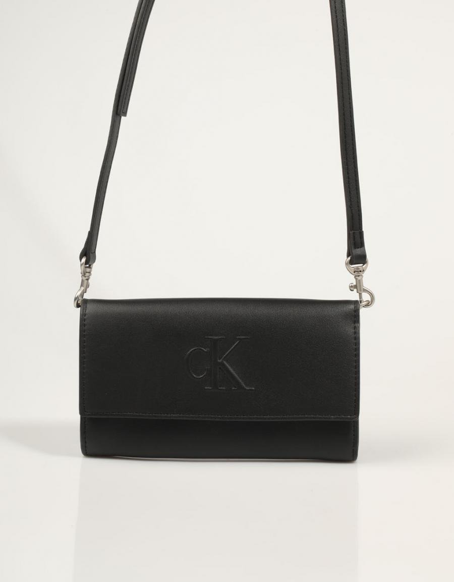 Bolso Calvin Klein sculpté à longue sangle de pliage Deboss en couleur nègre