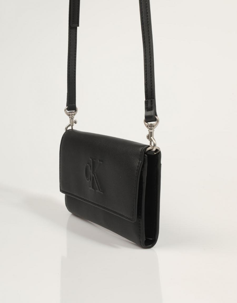 Bolso Calvin Klein sculpté à longue sangle de pliage Deboss en couleur nègre