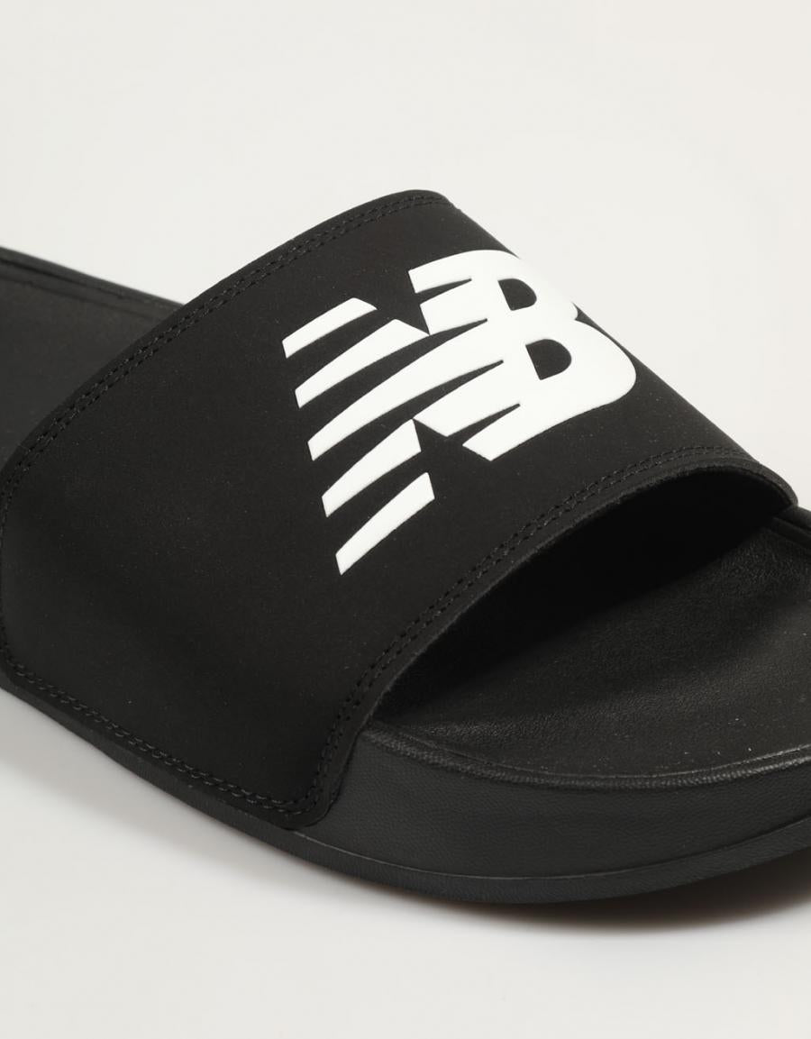 CHANCLAS NEW BALANCE SUF200 en color Negro