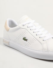 ZAPATILLAS LACOSTE POWERCOURT 2.0 2242 SFA 48SFA000 en color Blanco