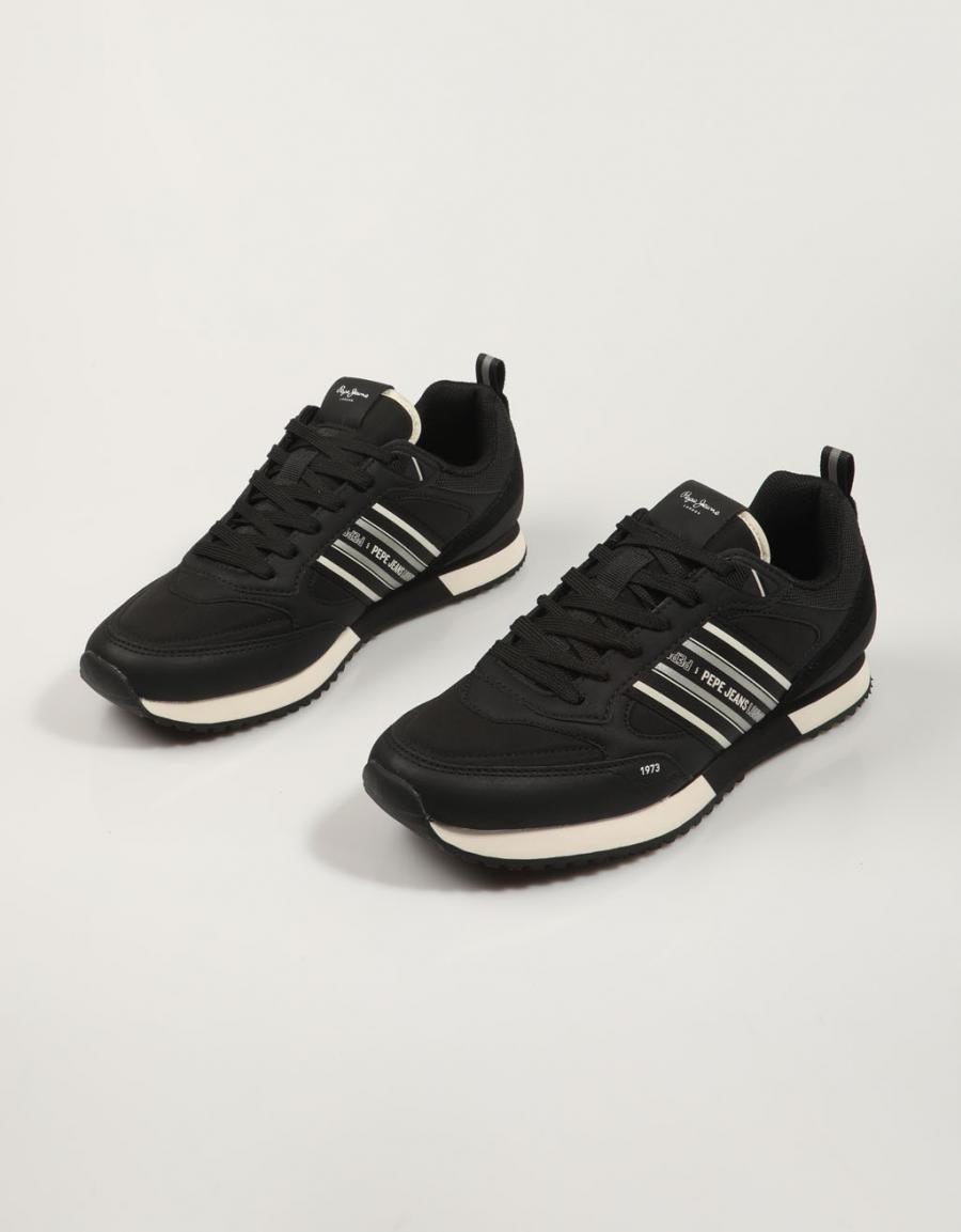 ZAPATILLAS PEPE JEANS DUBLIN YOUNG M PMS40014 en color Negro