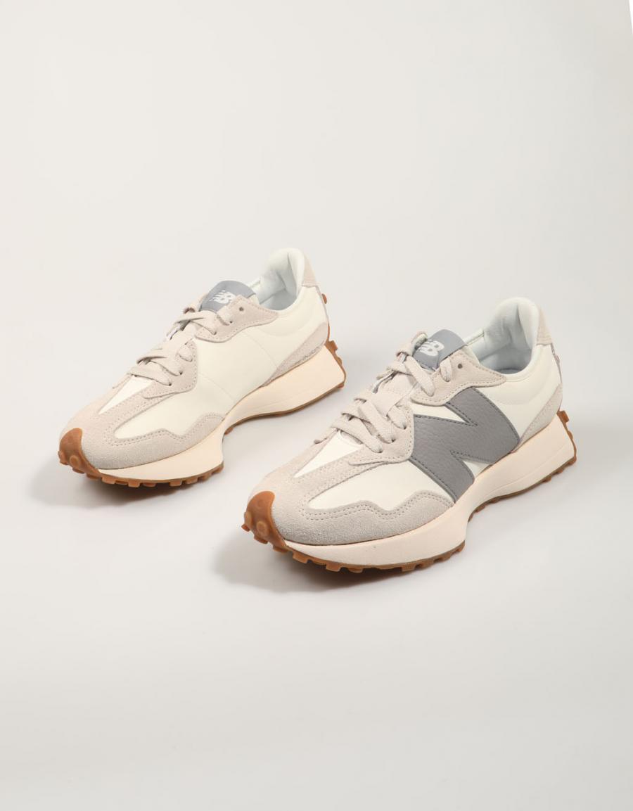 ZAPATILLAS NEW BALANCE U327 en color Blanco