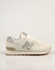 ZAPATILLAS NEW BALANCE WL574 en color Hielo