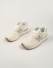 ZAPATILLAS NEW BALANCE WL574 en color Hielo