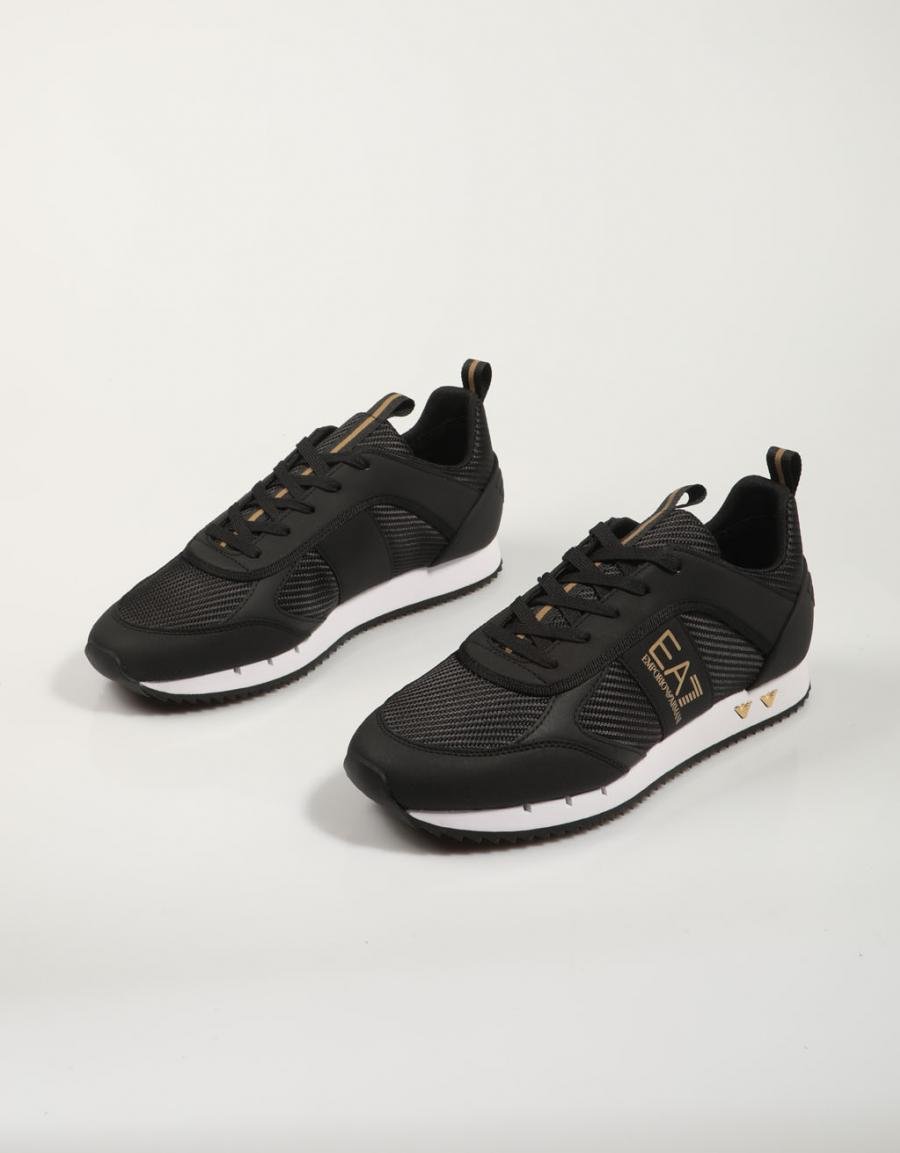 ZAPATILLAS ARMANI EA7 X8X185 XR175 en color Negro