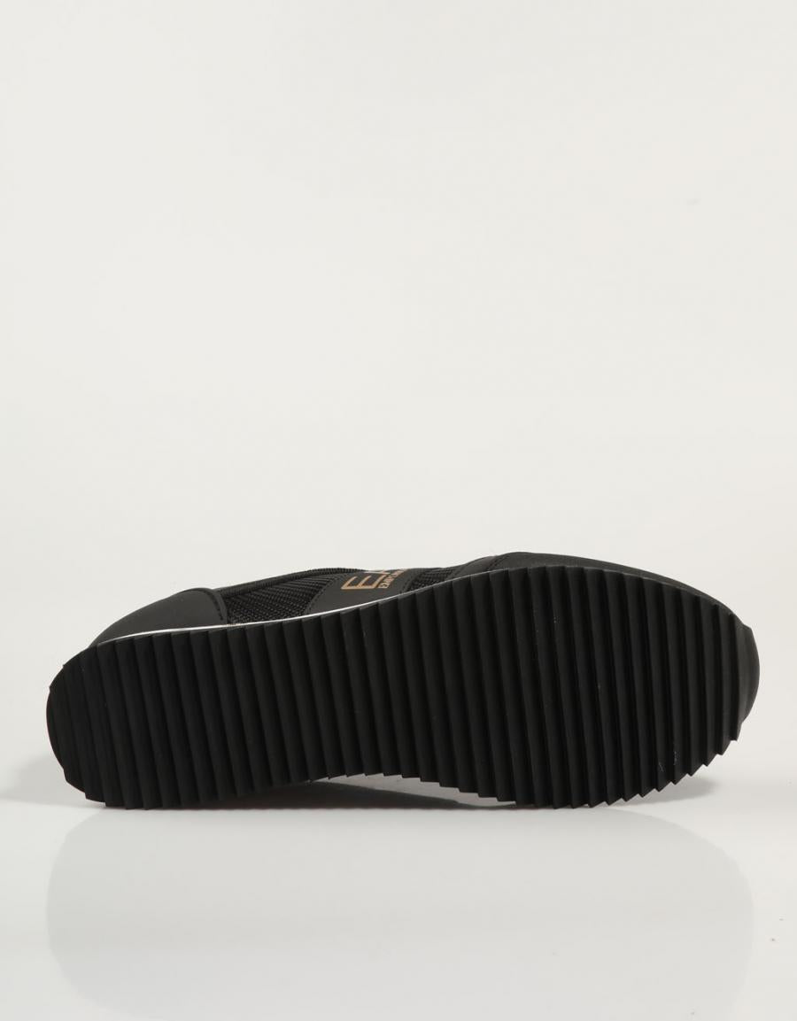 ZAPATILLAS ARMANI EA7 X8X185 XR175 en color Negro