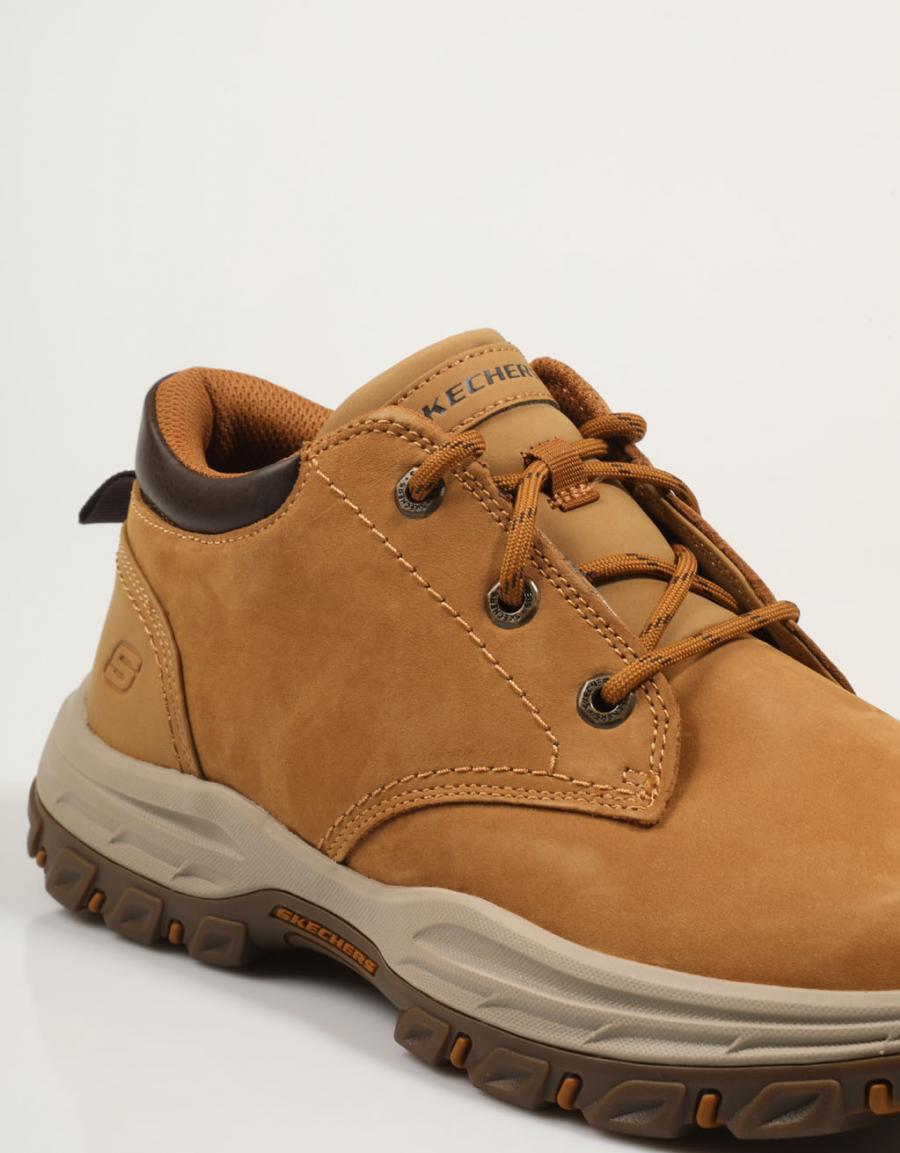 BOTINES SKECHERS RELAXED FIT KNOWLSON 204921 en color Amarillo