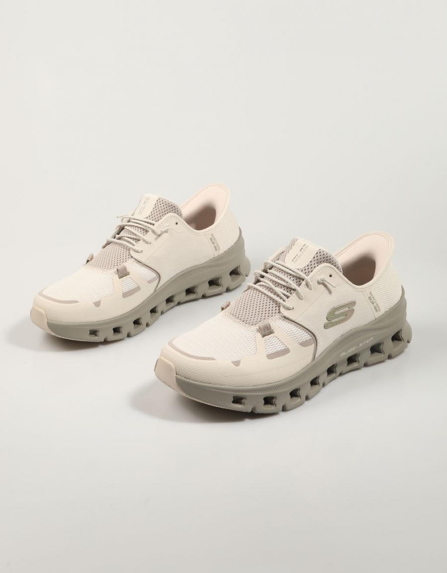 ZAPATILLAS SKECHERS GLIDE STEP PRO en color Hielo