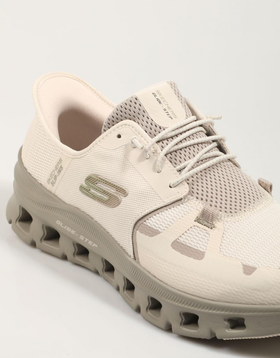 ZAPATILLAS SKECHERS GLIDE STEP PRO en color Hielo