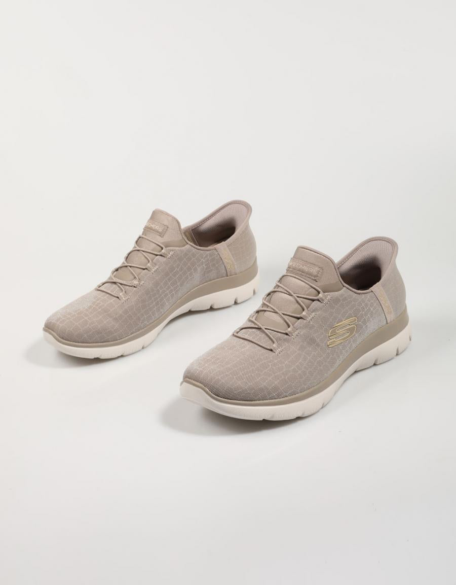 Zapatillas Skechers Slip Ins Sumts Classy en Color Taupe