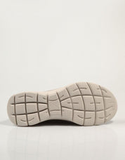 ZAPATILLAS SKECHERS SUMMITS en color Cuero
