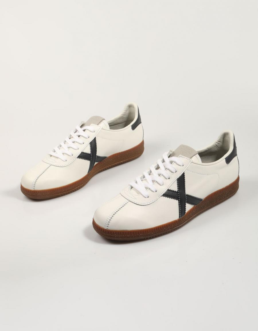 ZAPATILLAS MUNICH BARRU en color Blanco