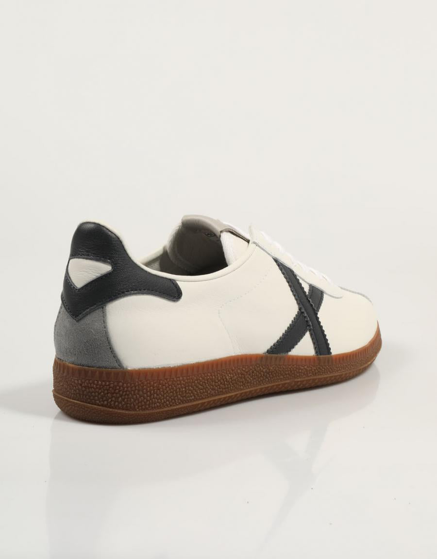 ZAPATILLAS MUNICH BARRU en color Blanco