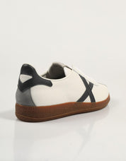 ZAPATILLAS MUNICH BARRU en color Blanco