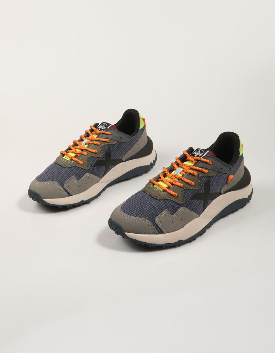 ZAPATILLAS MUNICH SHIBUYA en color Azul marino