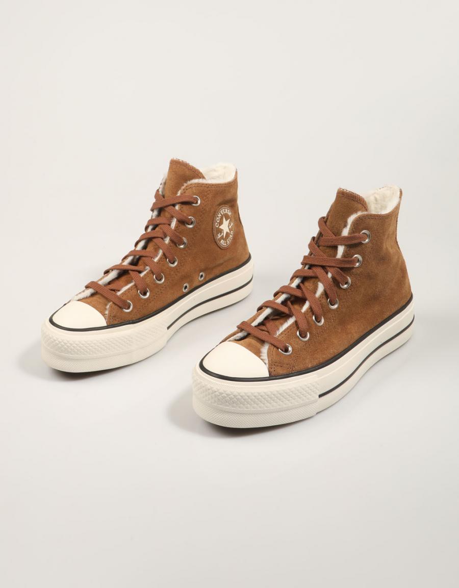 ZAPATILLAS CONVERSE COZY CLUB PLATFORM CHUCK TAYLOR en color Cuero