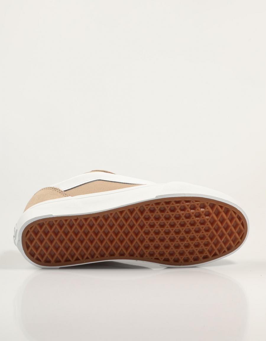 KNU SKOOL KNUS SKUE in Beige color