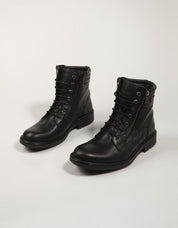 Kangaroos 678 boots in black