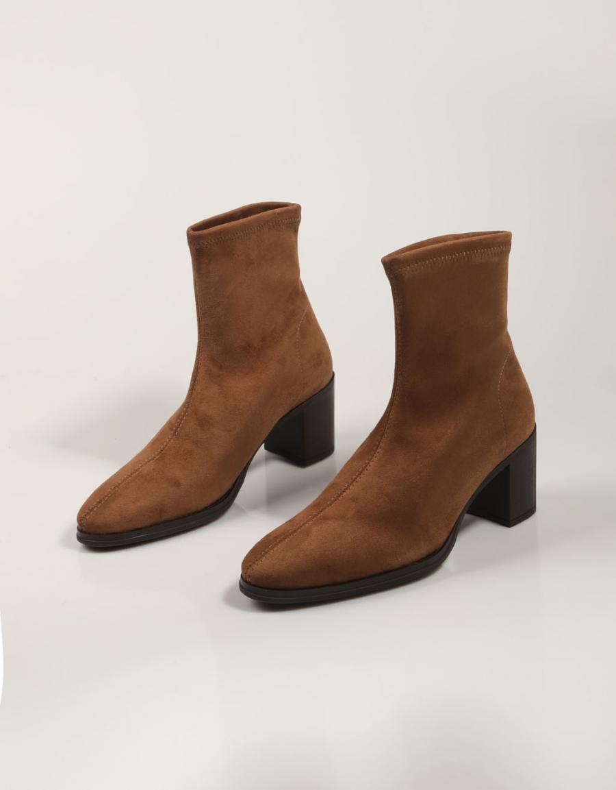 Miss Elastic 76200 Ankle boots in leather color