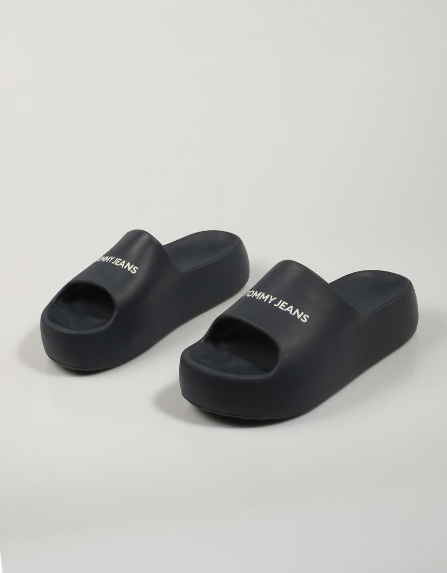 CHANCLAS TOMMY HILFIGER CHUNKY FLAT en color Azul marino