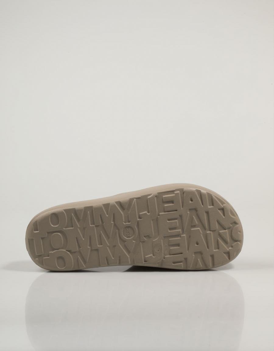 CHANCLAS TOMMY HILFIGER CHUNKY FLAT en color Gris