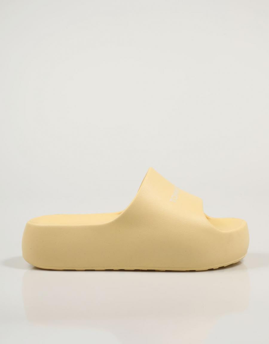 TOMMY HILFIGER CHUNKY FLAT CHANCLAS IN GREEN COLOR