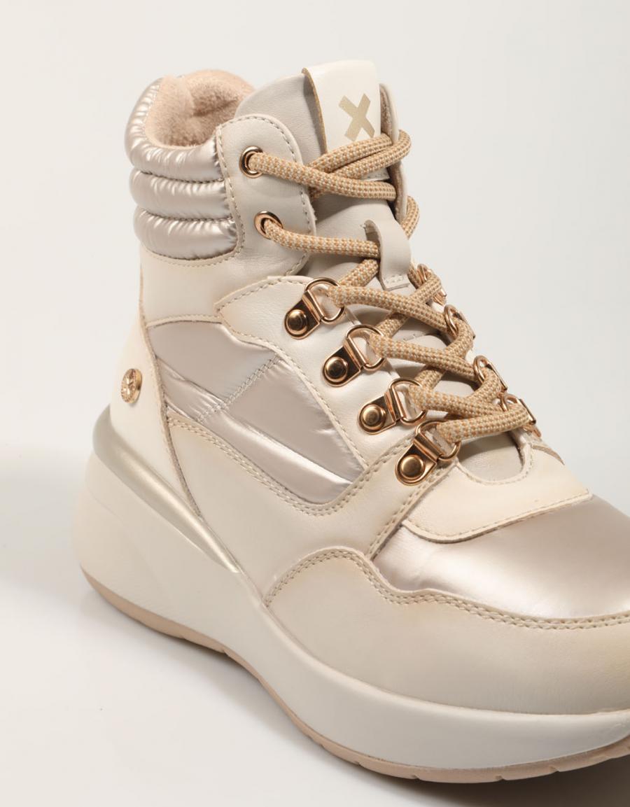 XTI 142922 Scarpe in beige