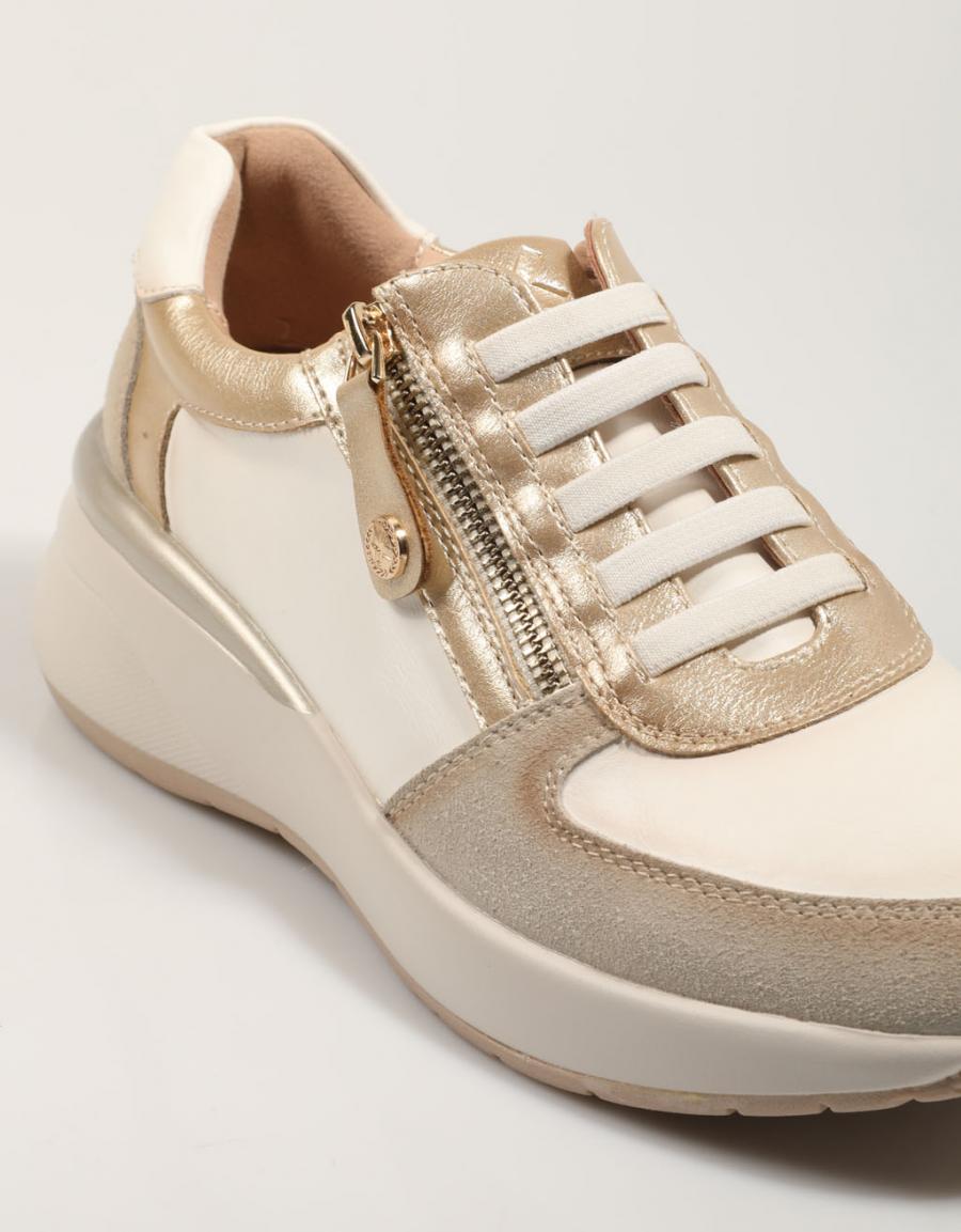 ZAPATILLAS XTI 143358 en color Hielo