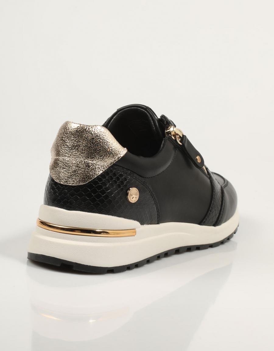 ZAPATILLAS XTI 143202 en color Negro