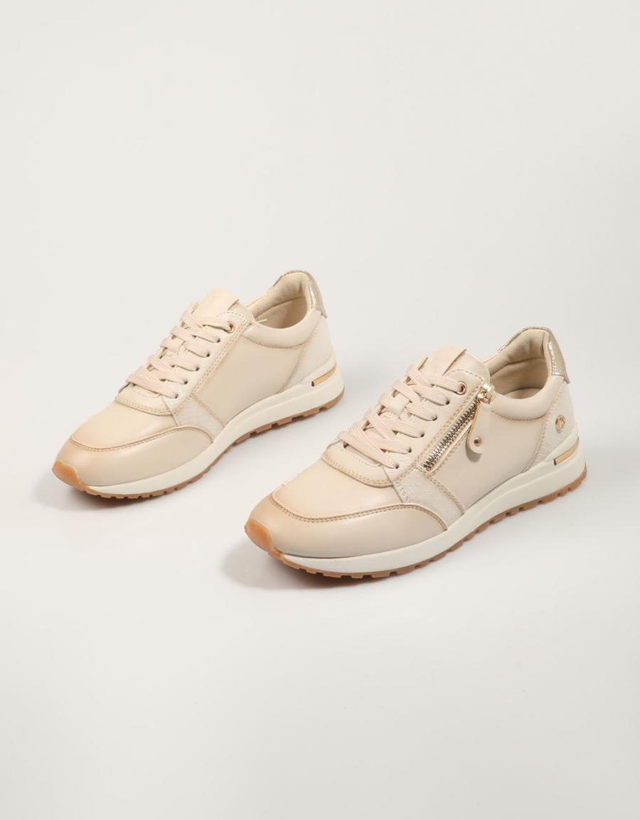 ZAPATILLAS XTI 143202 en color Beige