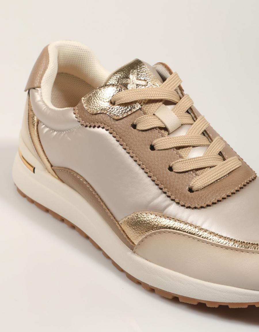 ZAPATILLAS XTI 143374 en color Beige