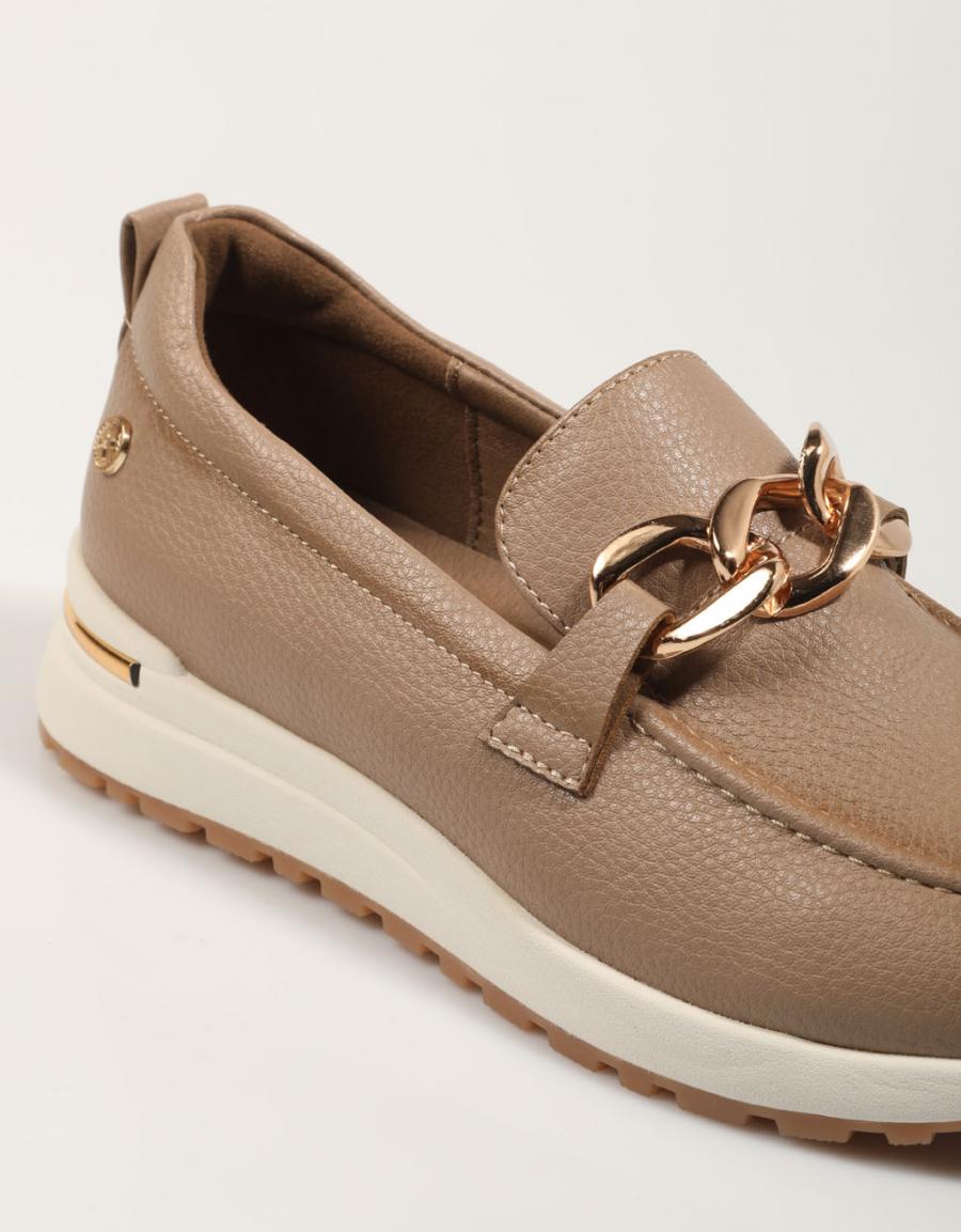 ZAPATOS VESTIR XTI 143373 en color Beige