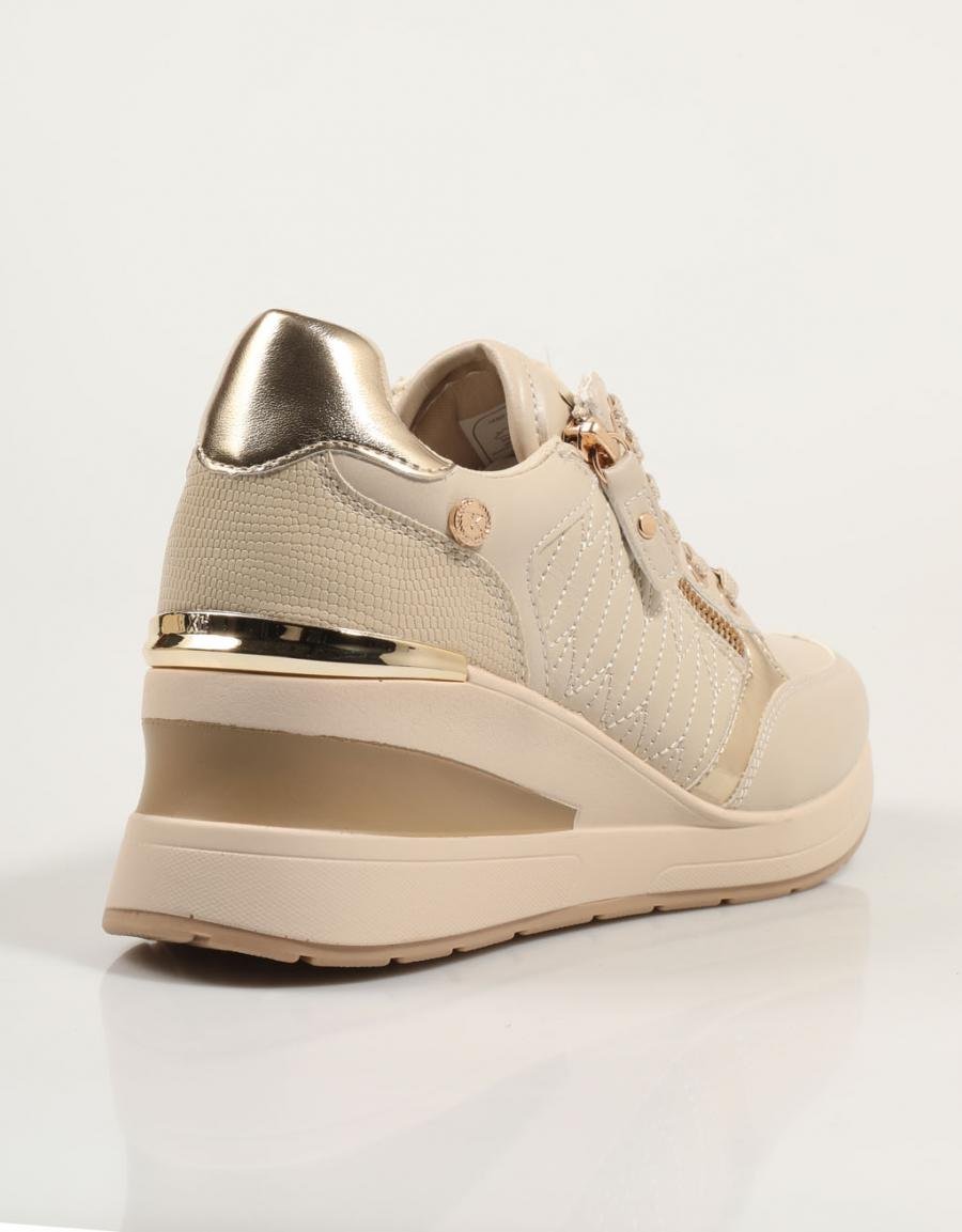 ZAPATILLAS XTI 143071 en color Beige