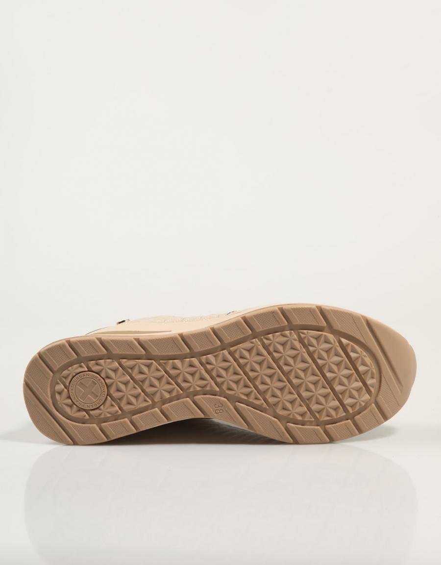 ZAPATILLAS XTI 143071 en color Beige