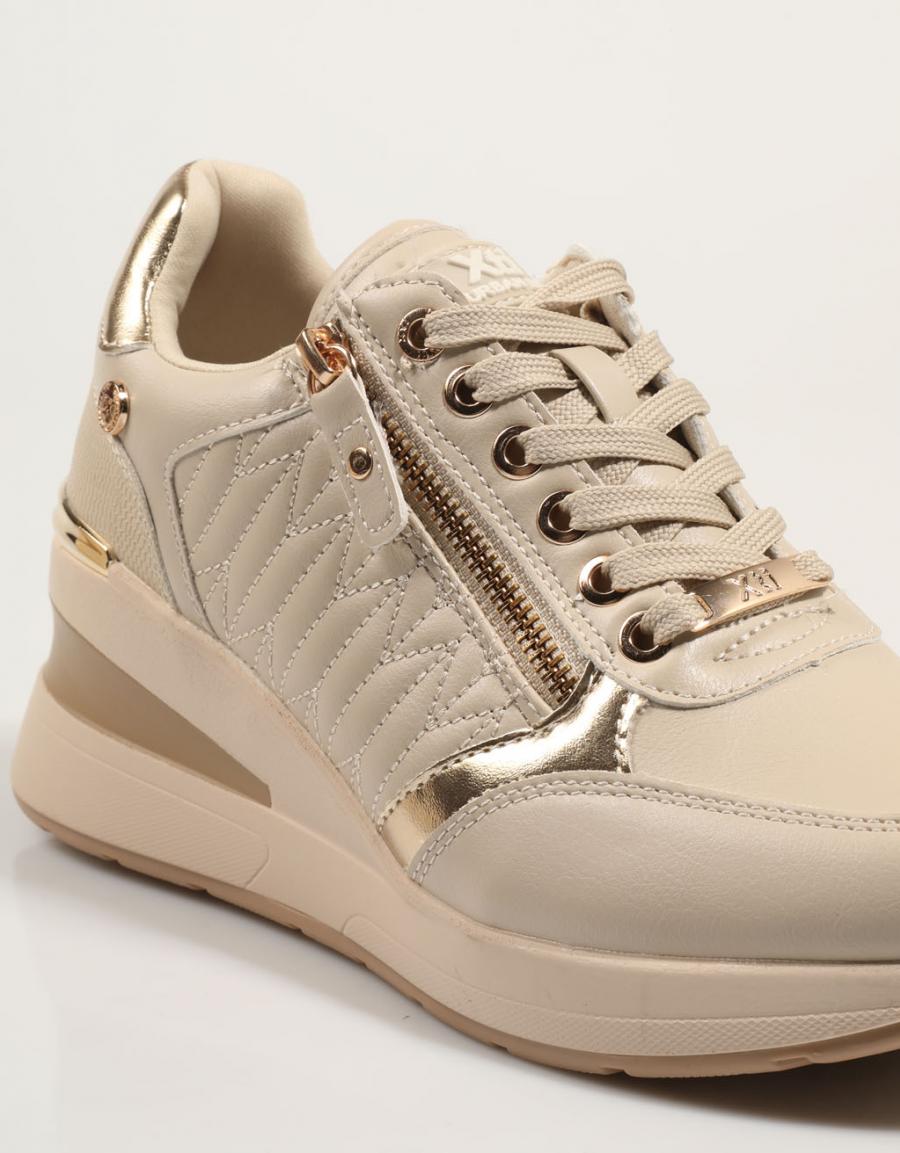 ZAPATILLAS XTI 143071 en color Beige