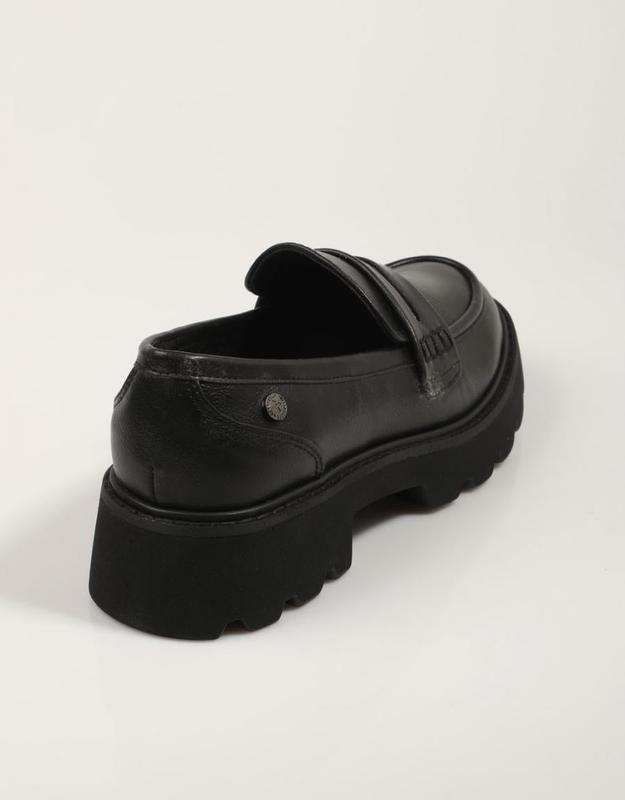 ZAPATOS SPORT XTI 142980 en color Negro